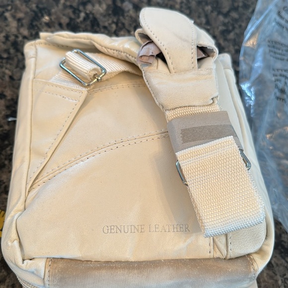 Button vintage genuine leather white crossbody NWT 2 - Picture 11 of 14